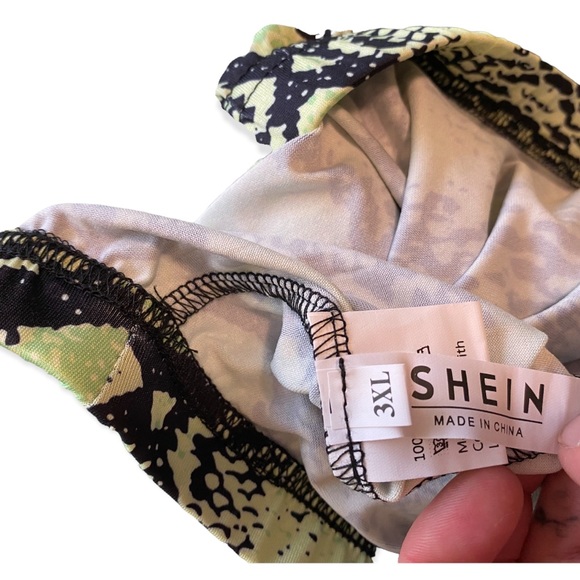 Shein high rise shorts neon snake print size 3XL or XXXL - Picture 2 of 3